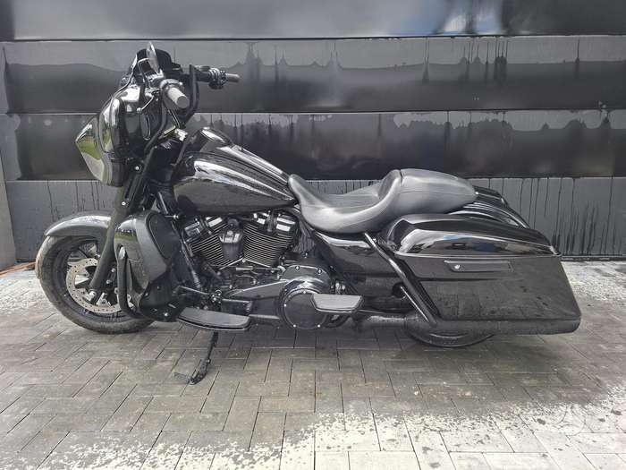 Harley-Davidson FLHTK, touring / sport touring