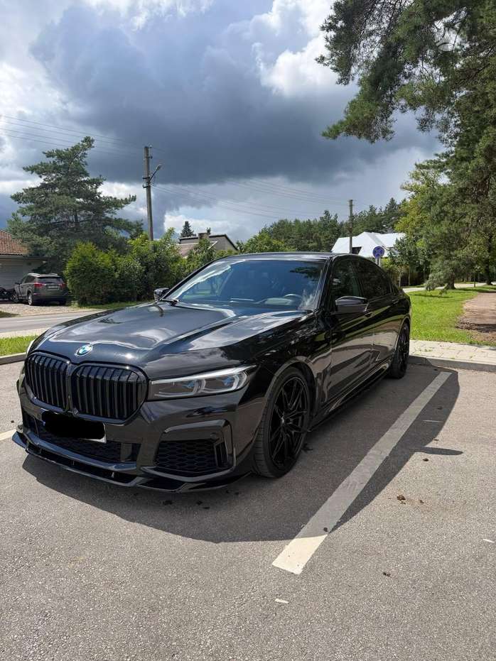 BMW 750, 4.4 l., Седан