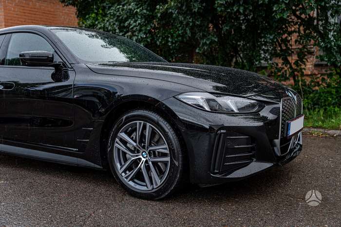 BMW i4, 84 kWh, hatchback