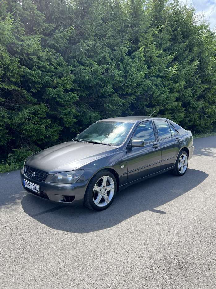 Lexus IS 200, 2.0 l., Седан