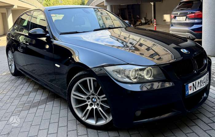 BMW 325, saloon / sedan