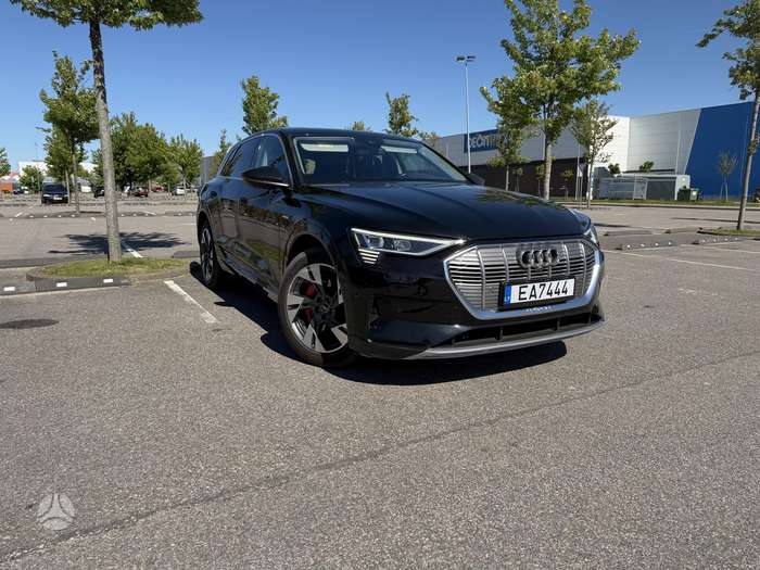 Audi e-tron, 71 kWh, off-road / crossover
