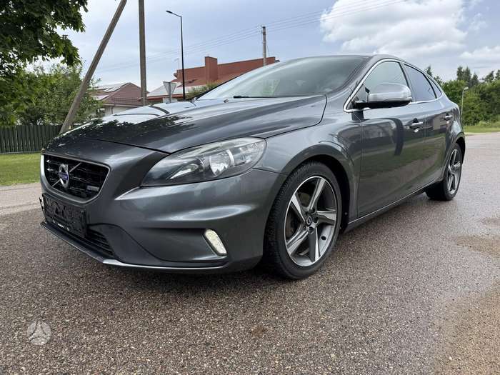 Volvo V40, 1.6 l., hatchback
