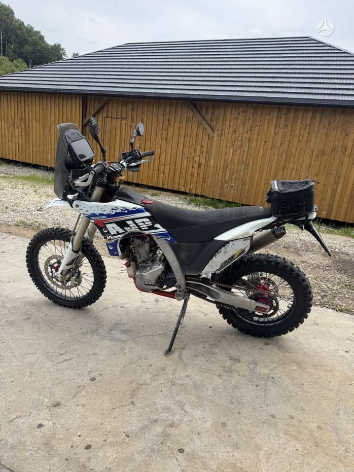 AJP PR7 600cc, эндуро / adventure