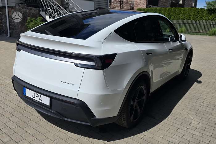 Tesla Model Y, 82 кВт·ч, Хэтчбек