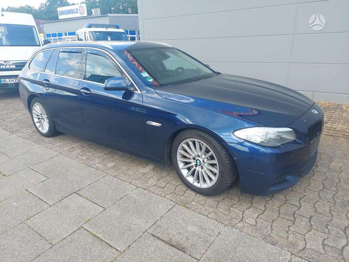 BMW 530, universalas