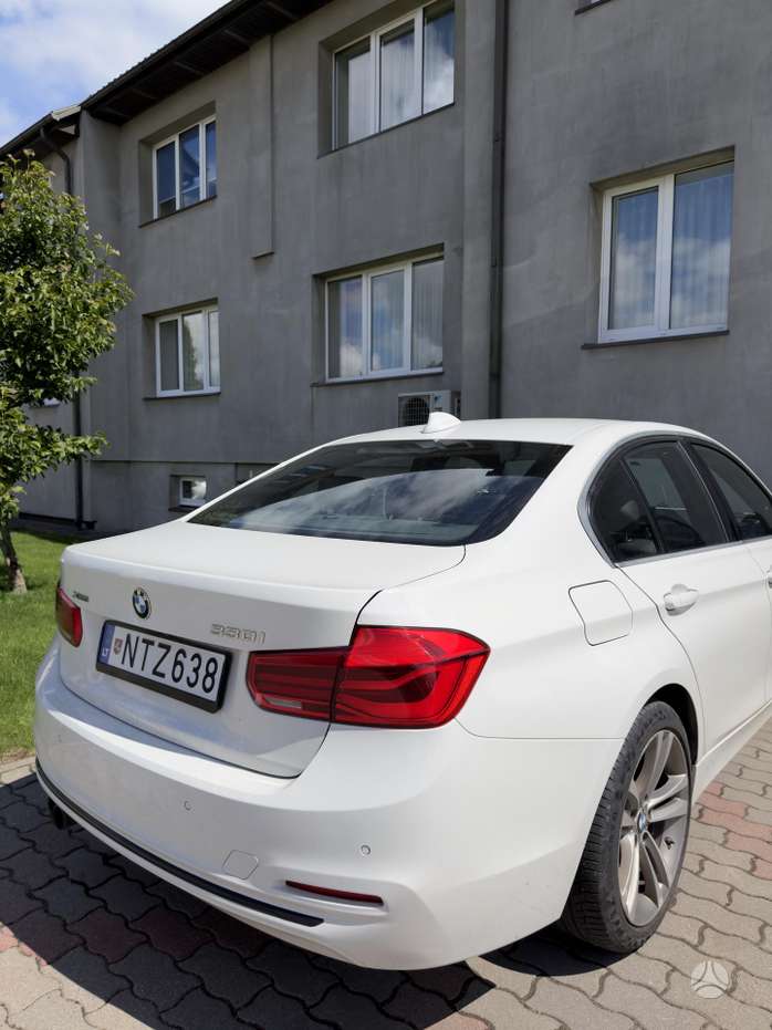 BMW 330, 2.0 l., Седан