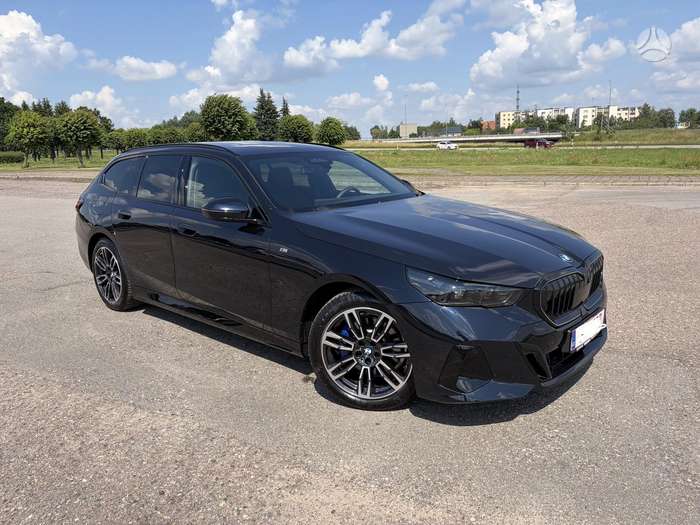BMW 520, universalas