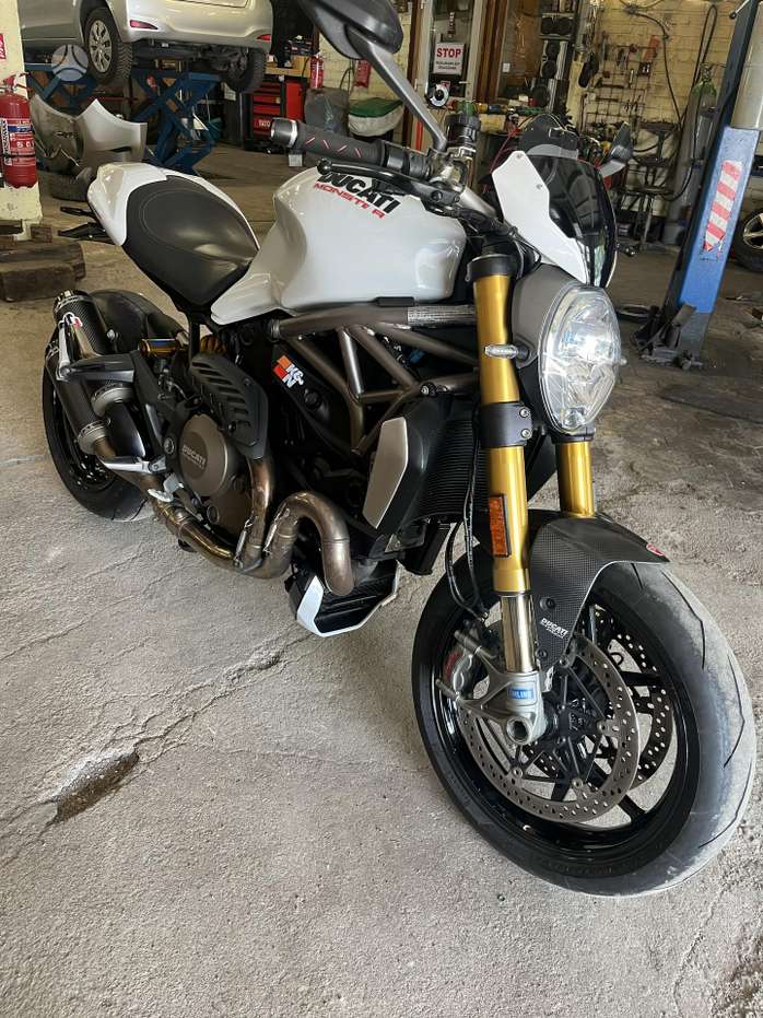 Ducati Monster 1200cc, street / classic