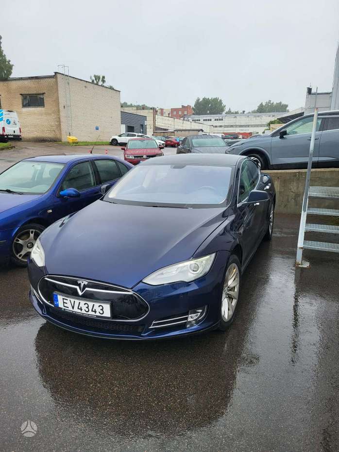 Tesla Model S, hečbeks