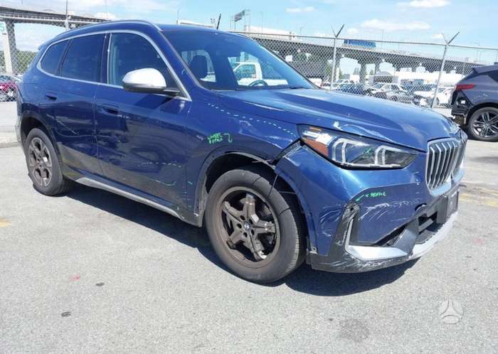 BMW X1, off-road / crossover