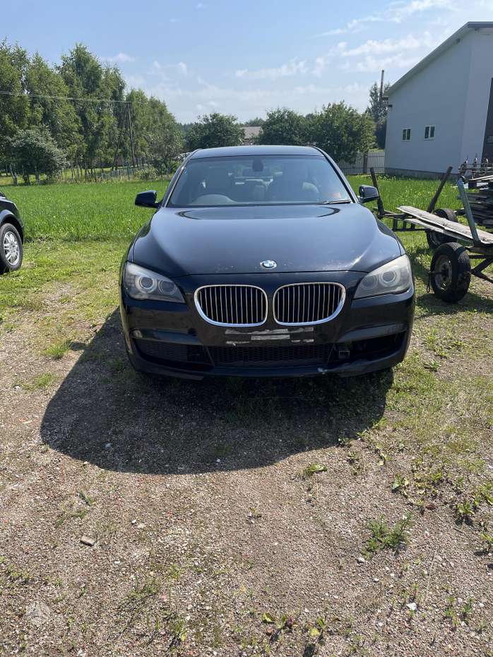 BMW 730, sedans