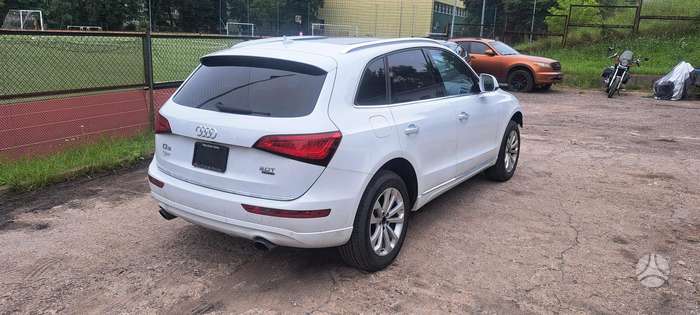 Audi Q5, 2.0 l., off-road / crossover