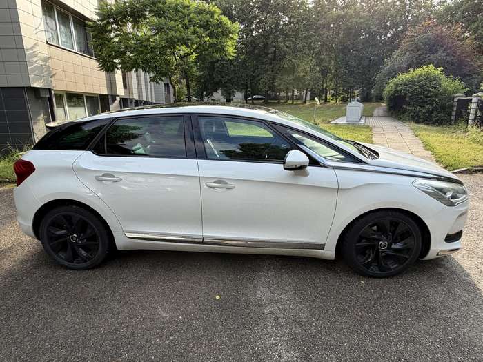 Citroen DS5, 1.6 l., hatchback