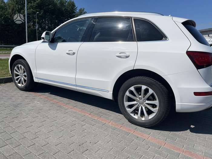 Audi Q5, 2.0 l., off-road / crossover