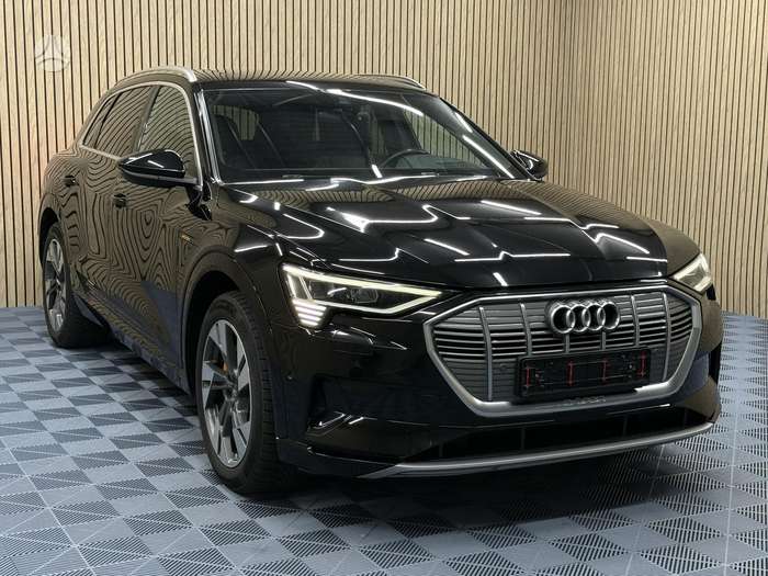 Audi e-tron, 71 kWh, off-road / crossover