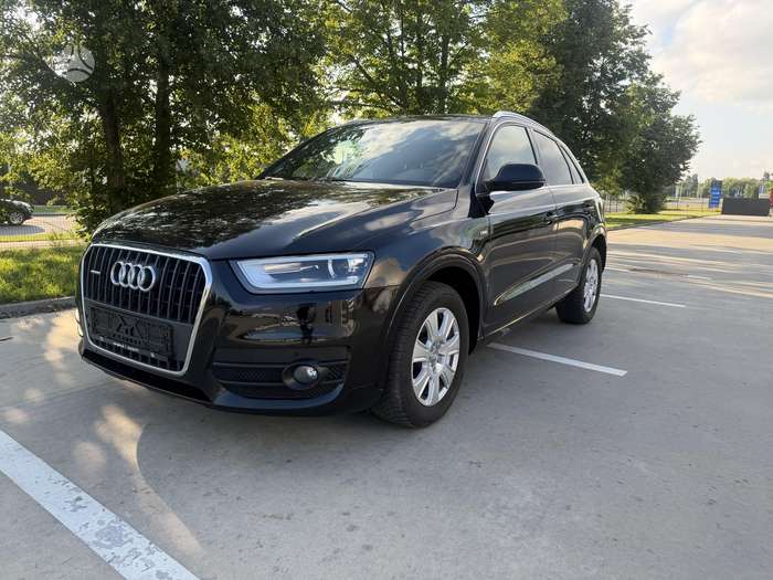 Audi Q3, 2.0 l., off-road / crossover