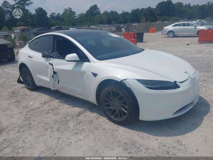 Tesla Model 3, sedanas