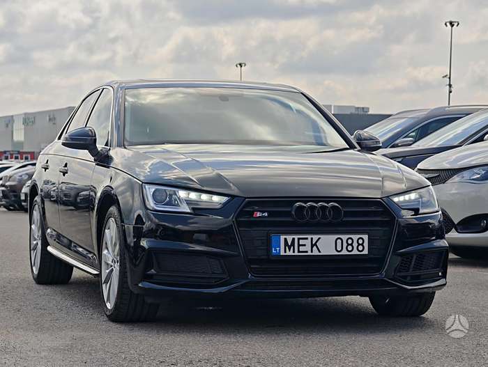 Audi A4, 2.0 l., Седан