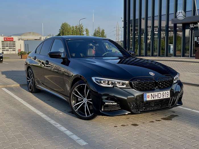 BMW 330, 2.0 l., Седан