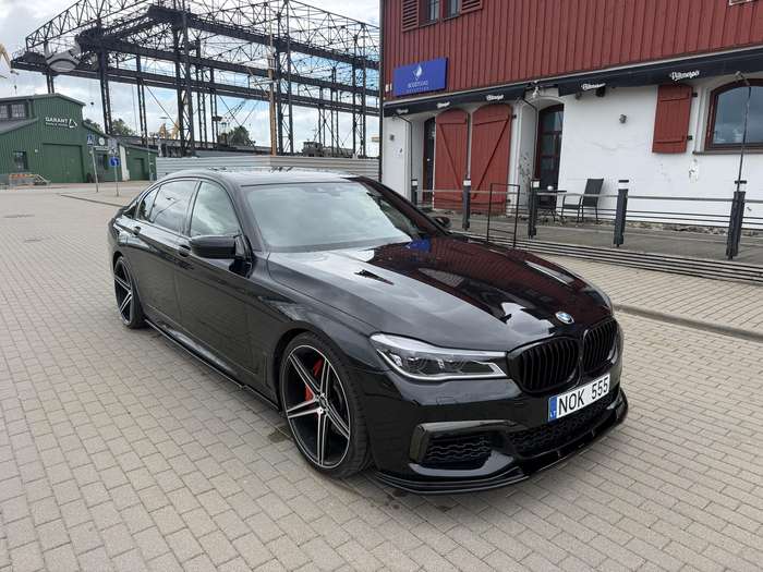 BMW 750, Лимузин