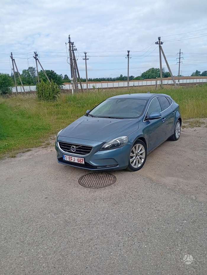 Volvo V40, 1.6 l., hatchback
