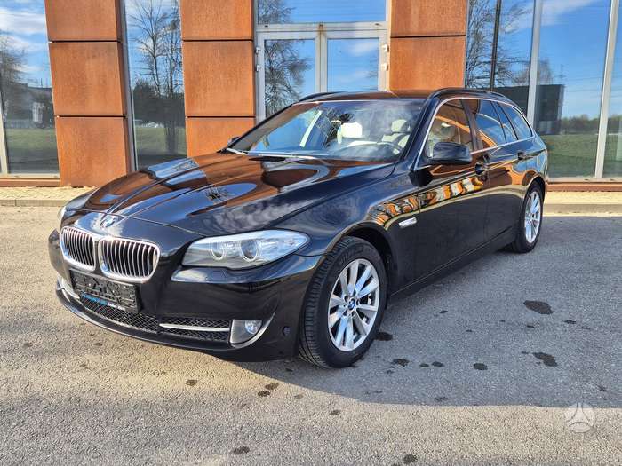 BMW 520, universalas