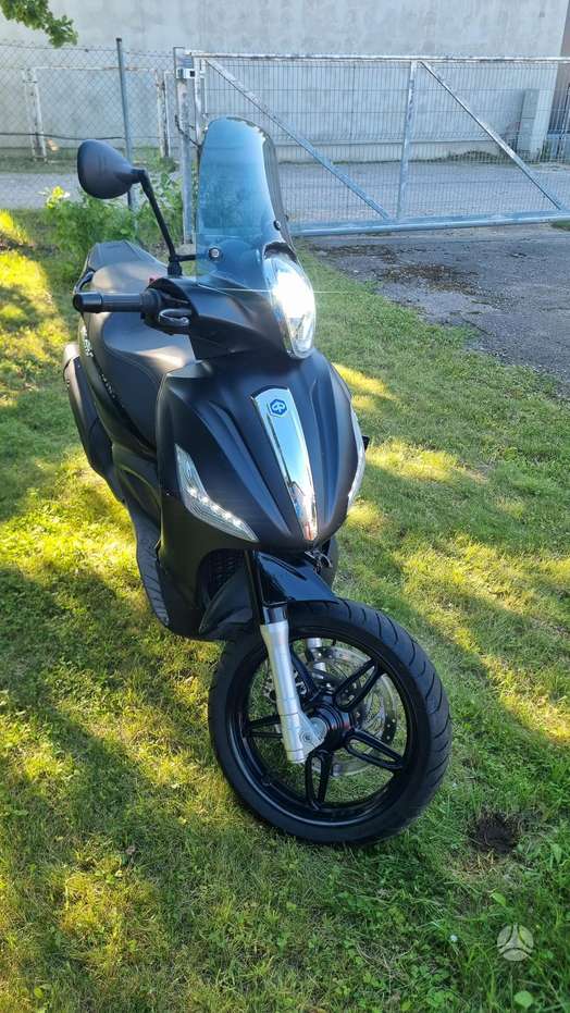Piaggio Beverly 330cc, scooters / mopeds