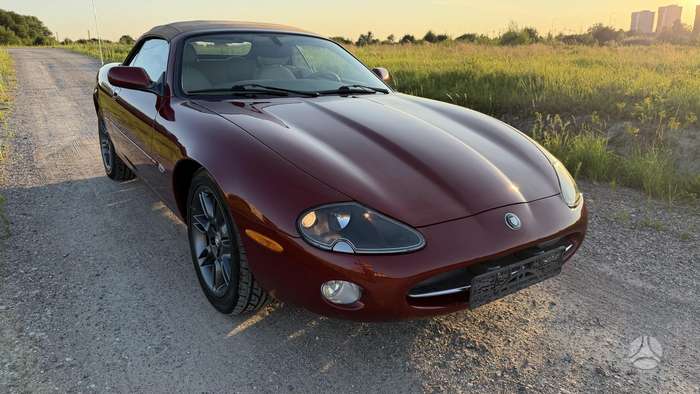 Jaguar XK8, 4.0 l., convertible