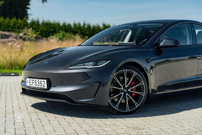 Tesla Model 3, 82 kWh, hatchback