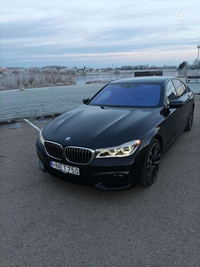 BMW 750, 4.4 l., Седан