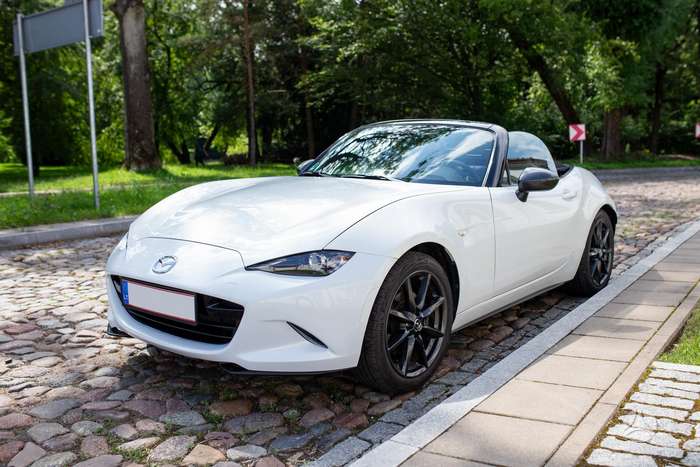 Mazda MX-5, 2.0 l., convertible