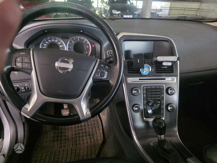 Volvo XC60, 2.4 l., off-road / crossover