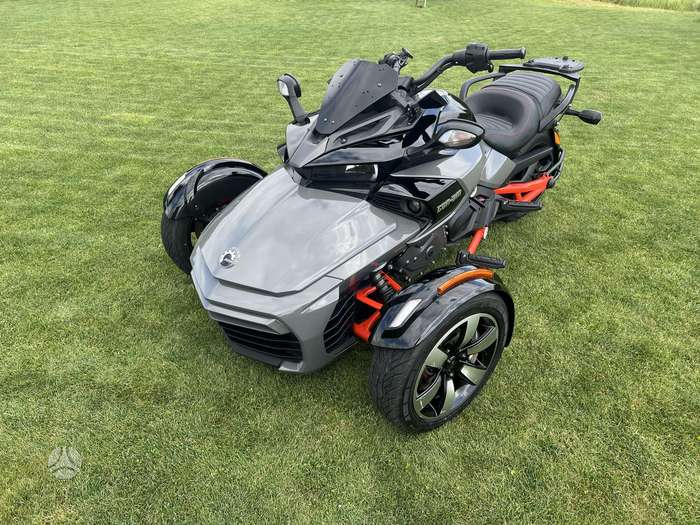 Can-Am Spyder 1330cc, трициклы