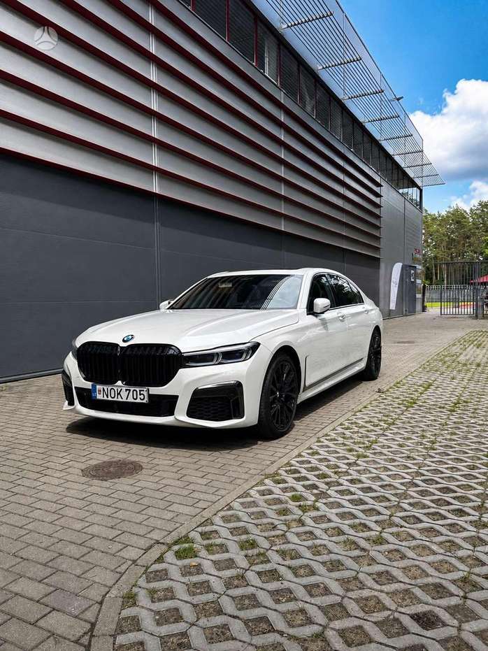 BMW 750, 4.4 l., Седан
