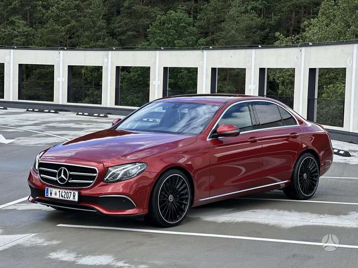 Mercedes-Benz E200, 2.0 l., Седан