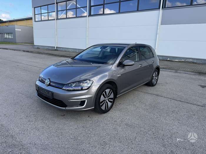 Volkswagen Golf, Седан
