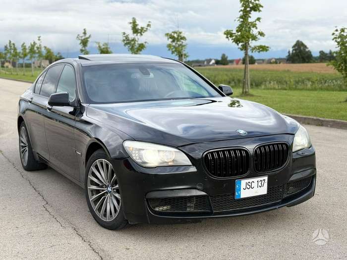 BMW 750, 4.4 l., Седан