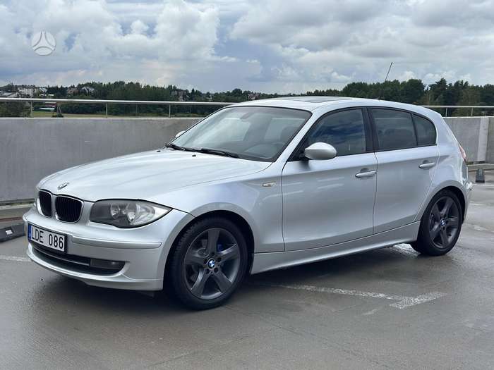 BMW 120, hatchback