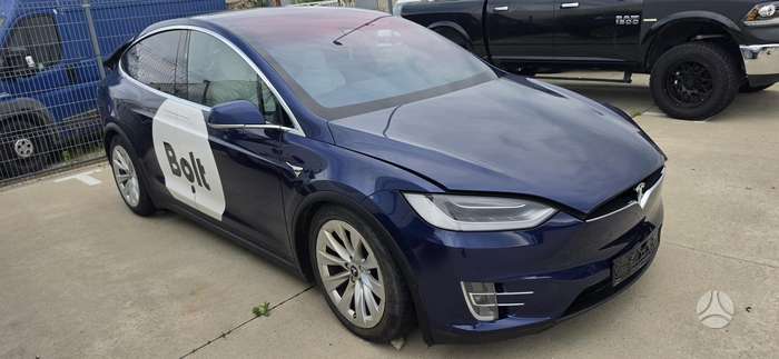 Tesla Model X, Внедорожник / Кроссовер