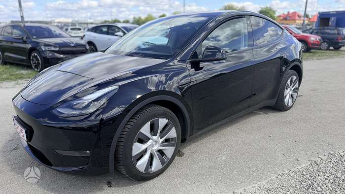 Tesla Model Y, 83 kWh, hatchback