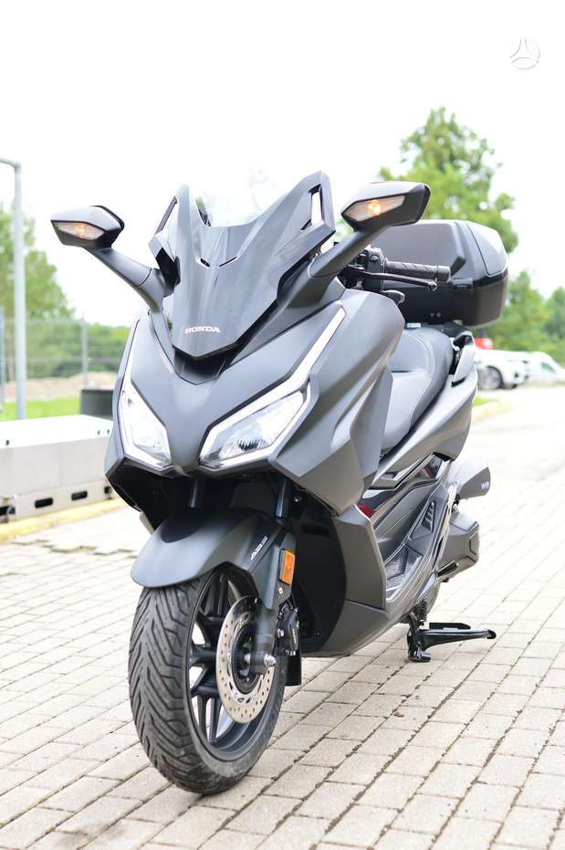 Honda Forza 350cc, scooters / mopeds