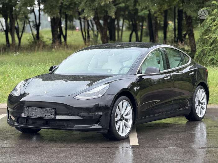 Tesla Model 3, 81 kWh, hatchback