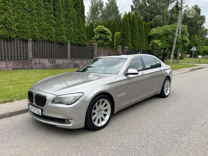 BMW 750, 4.4 l., Седан