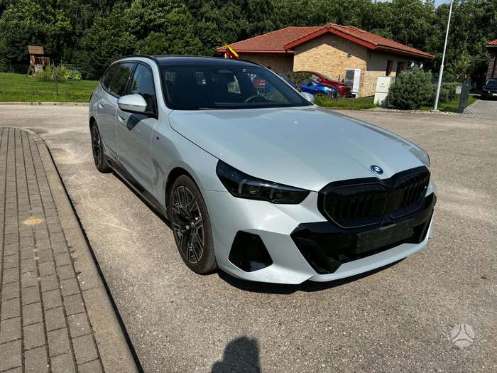 BMW i5, wagon