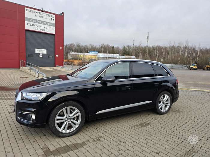 Audi Q7 e-tron, 3.0 l., off-road / crossover
