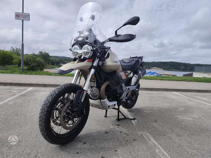 Moto Guzzi V85 TT  853cc, enduro / adventure