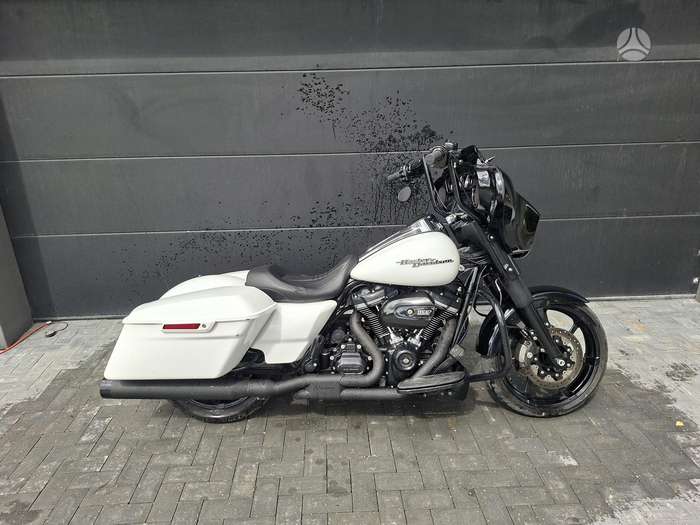 Harley-Davidson FLHTK, touring / sport touring