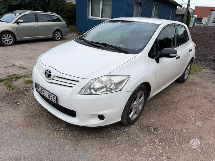 Toyota Auris, 1.3 l., Хэтчбек