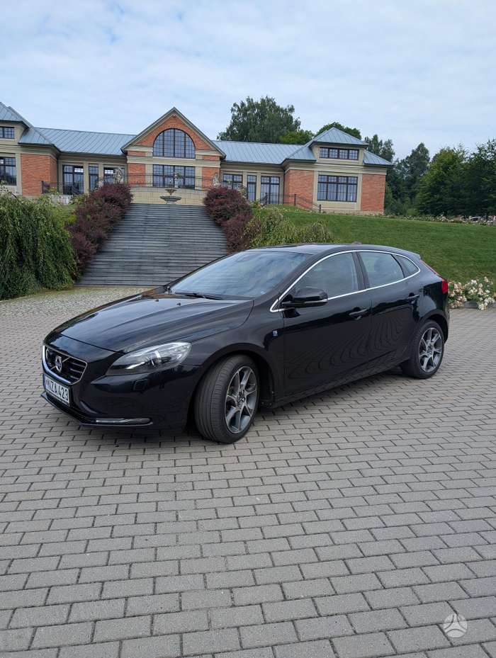 Volvo V40, 1.6 l., hatchback